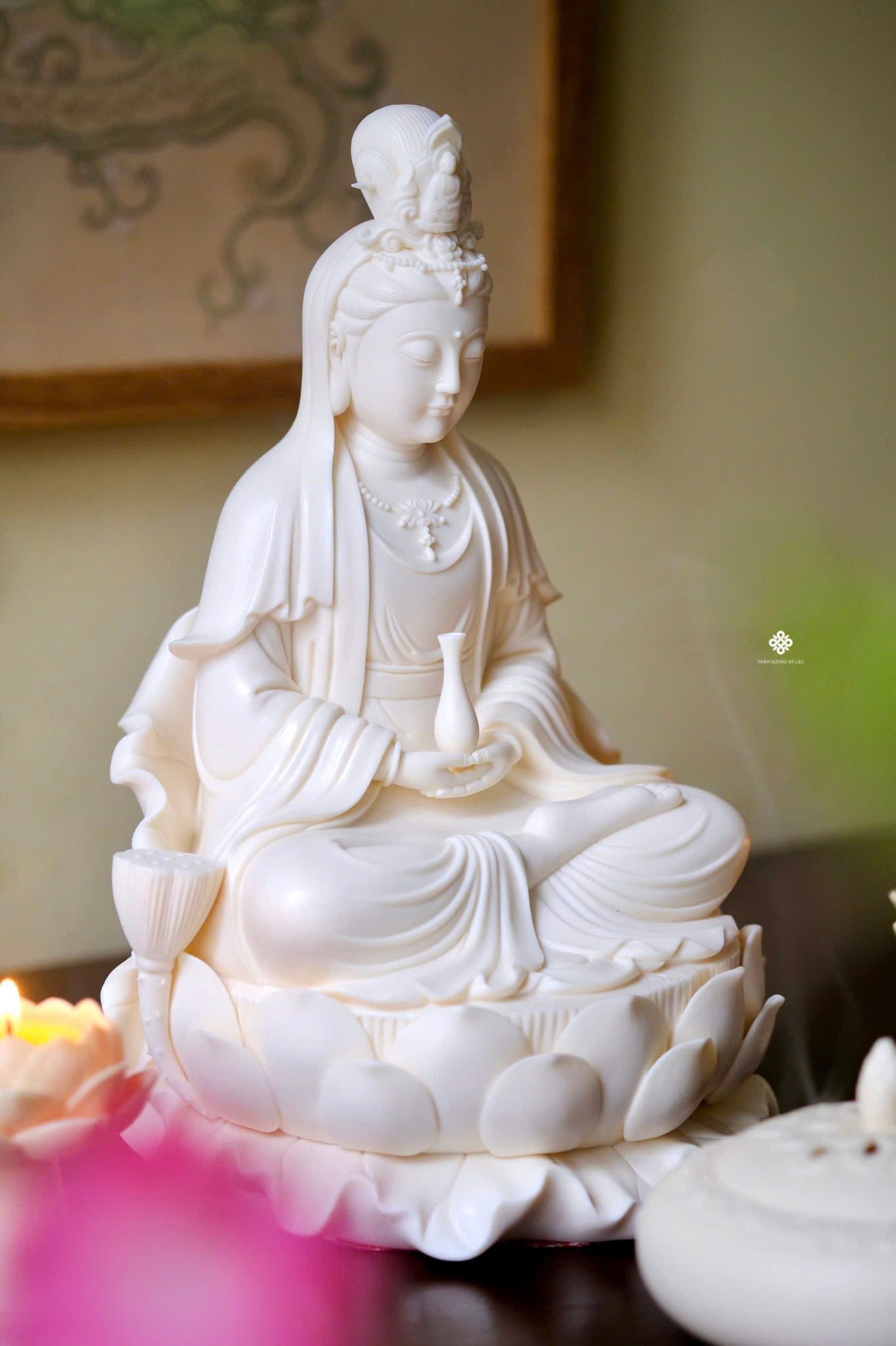 Tượng Quan Âm Bồ Tát sứ vàng 29.7cm