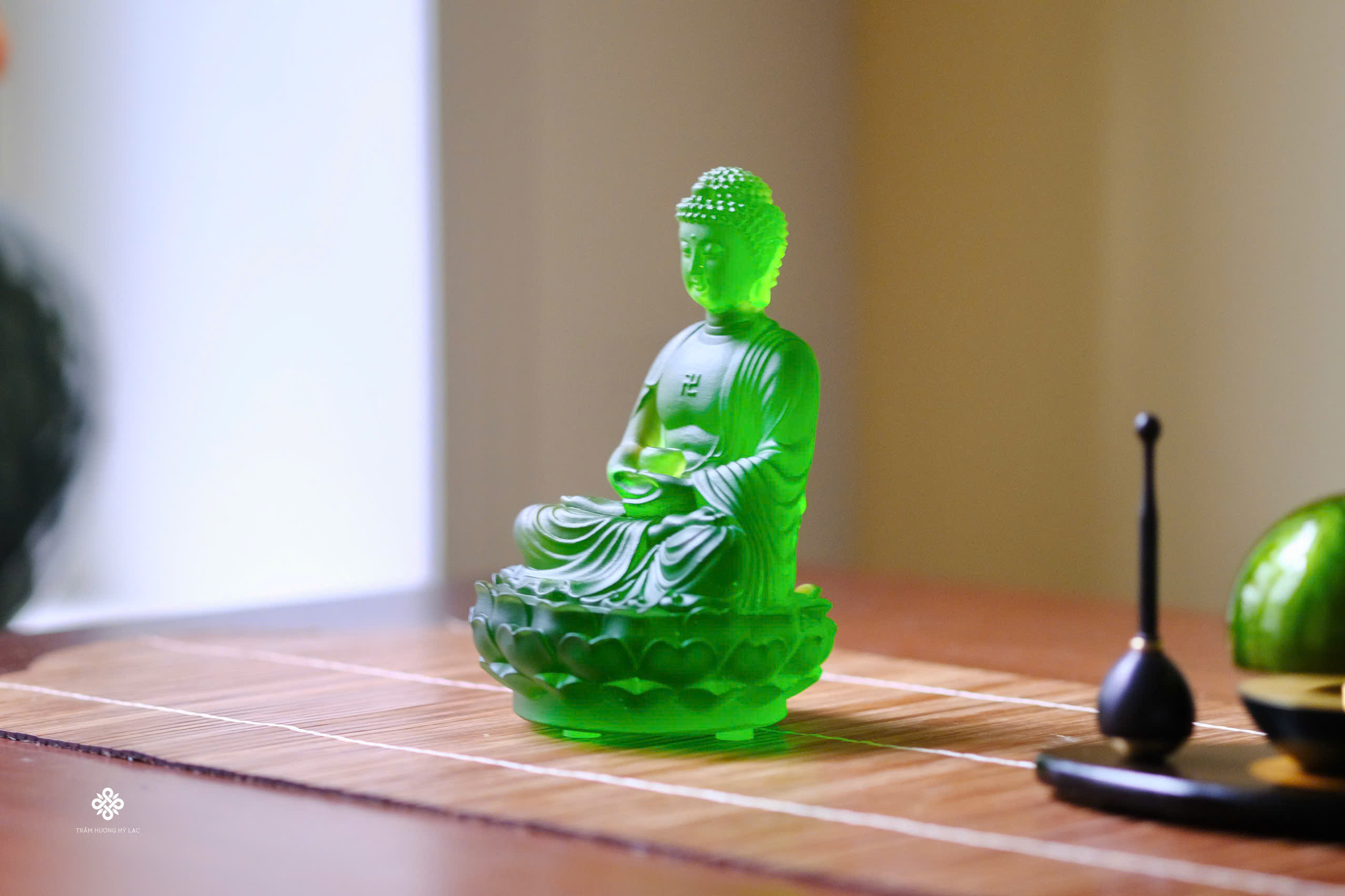 Tượng Đức Phật Thích Ca lưu ly xanh lá 12cm