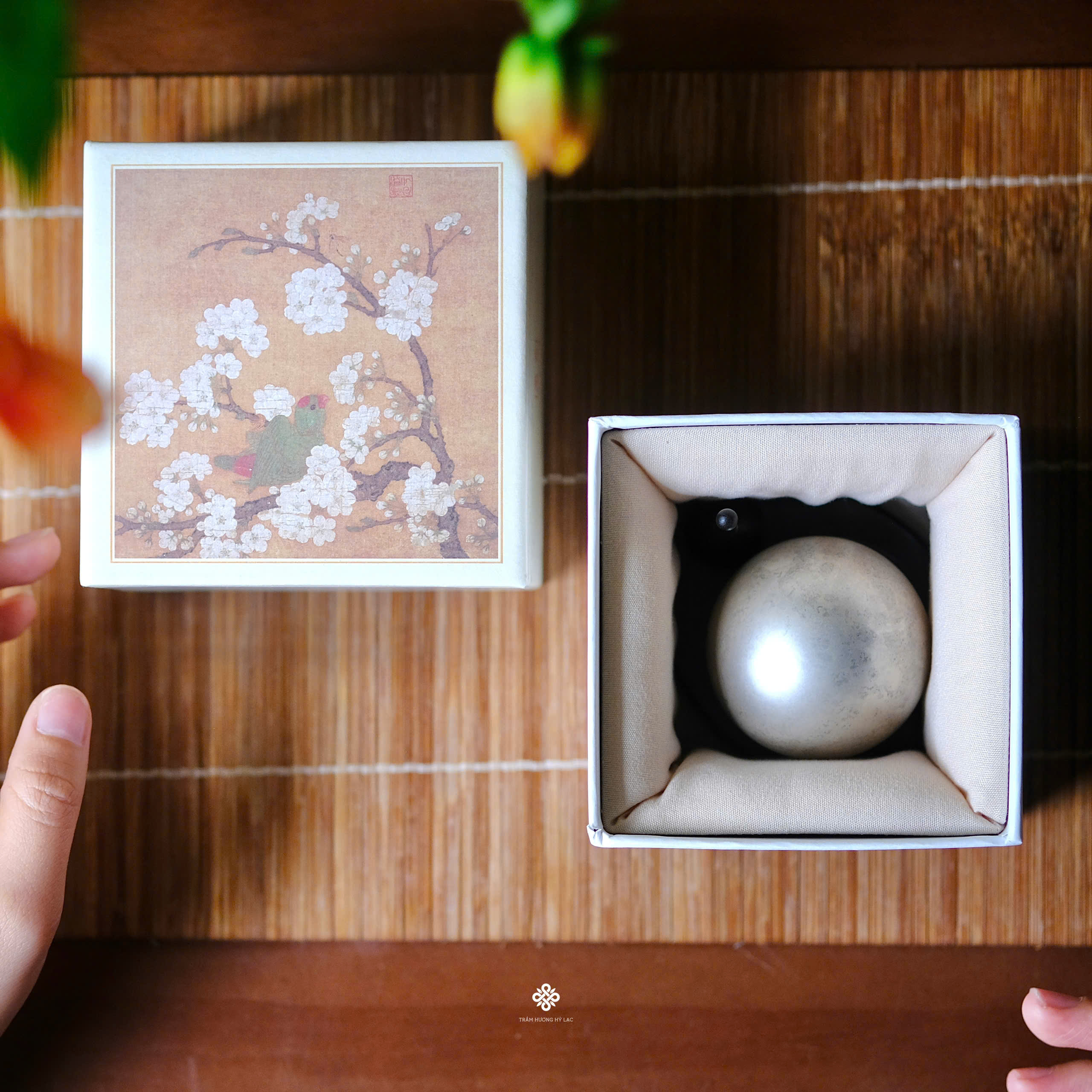 Chuông đồng Nhật Bản ngọc hưởng âm xám khói 5.4cm