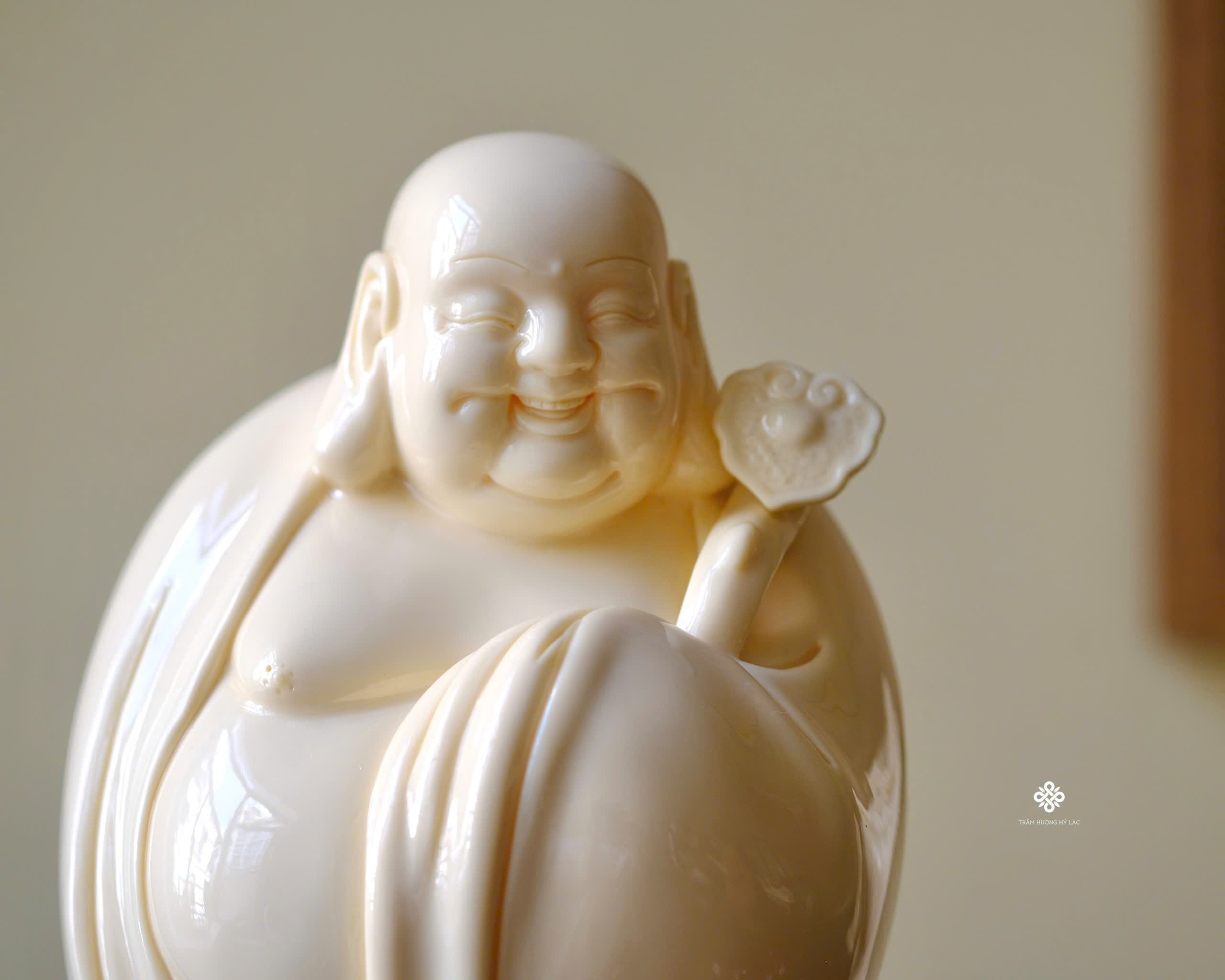 Tượng Đức Phật Di Lặc như ý sứ vàng