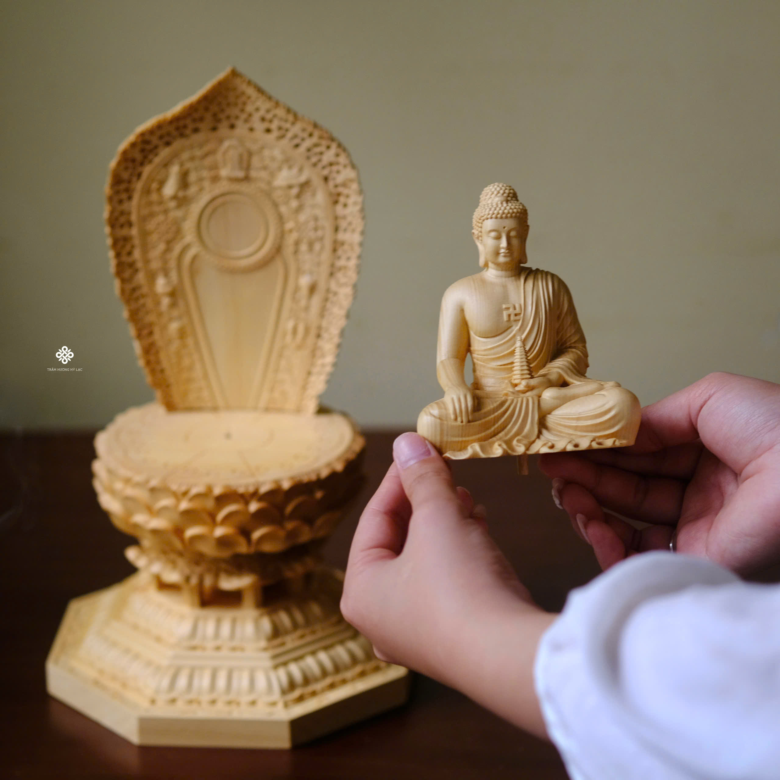 Tượng Đức Phật Dược Sư gỗ bách 29cm
