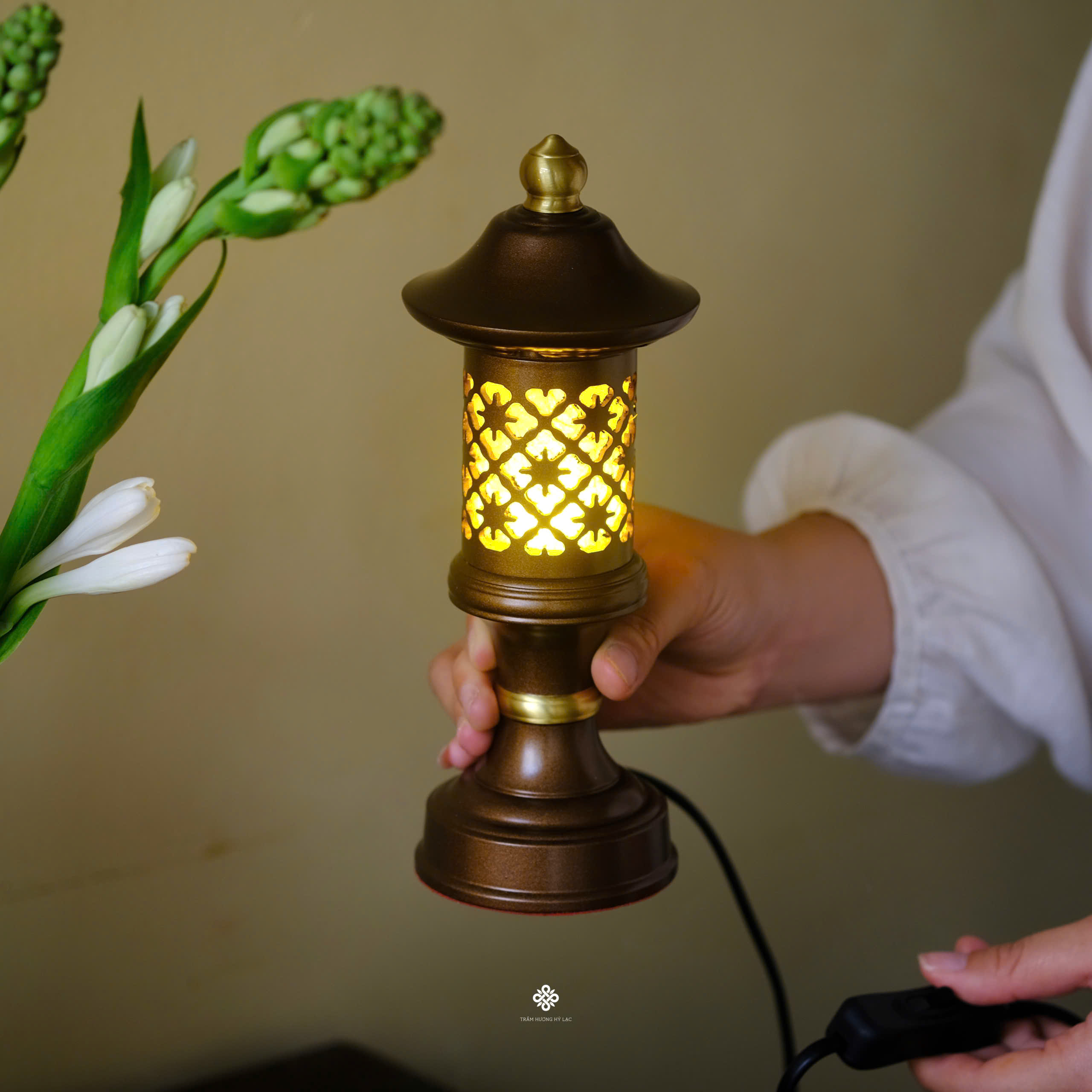 Cặp đèn đồng an định