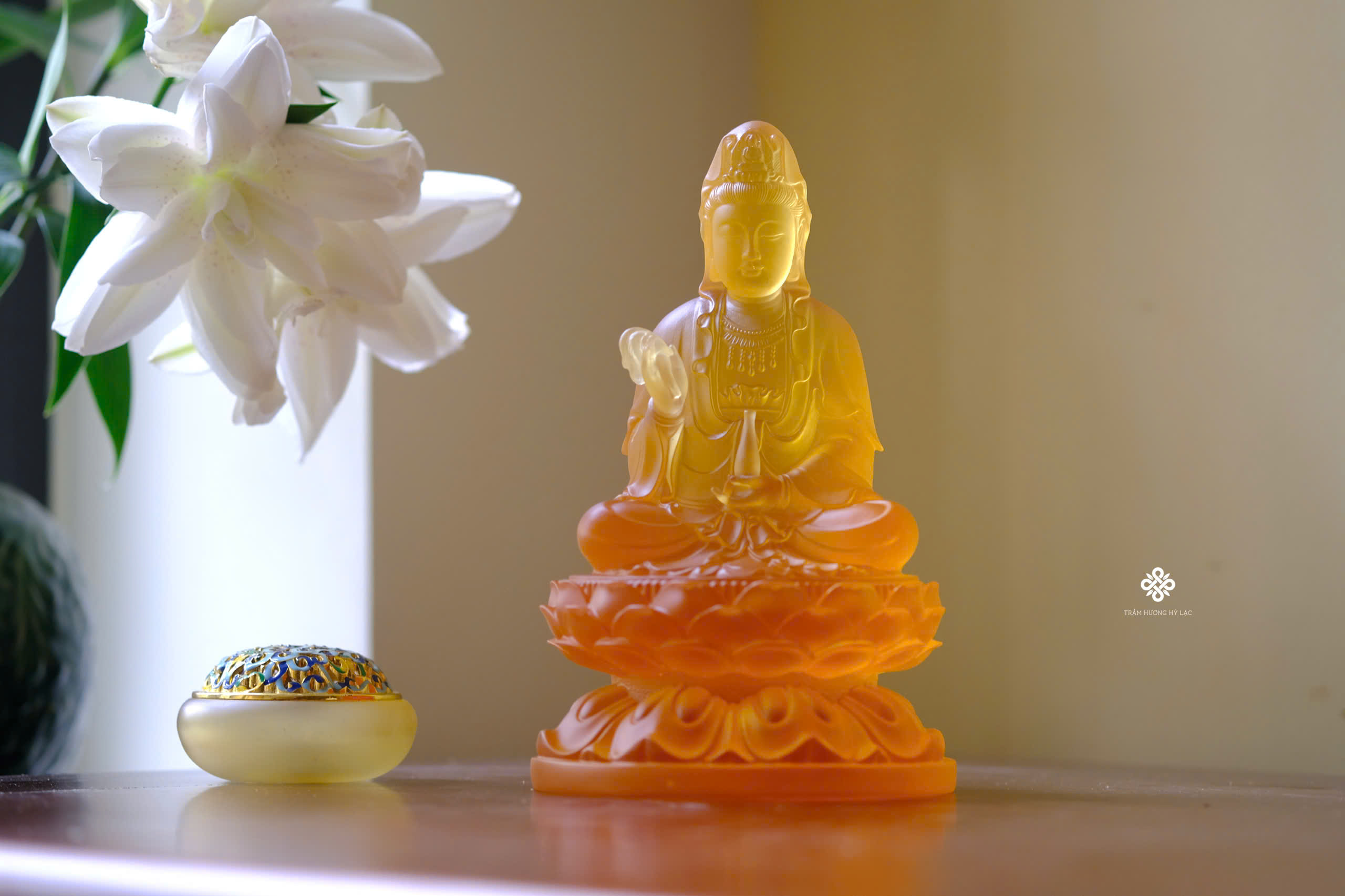 Tượng Quan Âm Bồ Tát lưu ly vàng 22cm