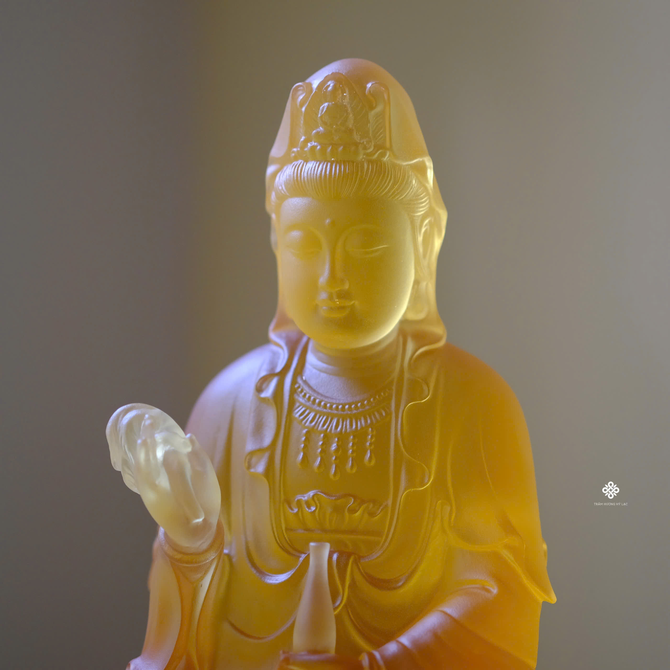 Tượng Quan Âm Bồ Tát lưu ly vàng 22cm