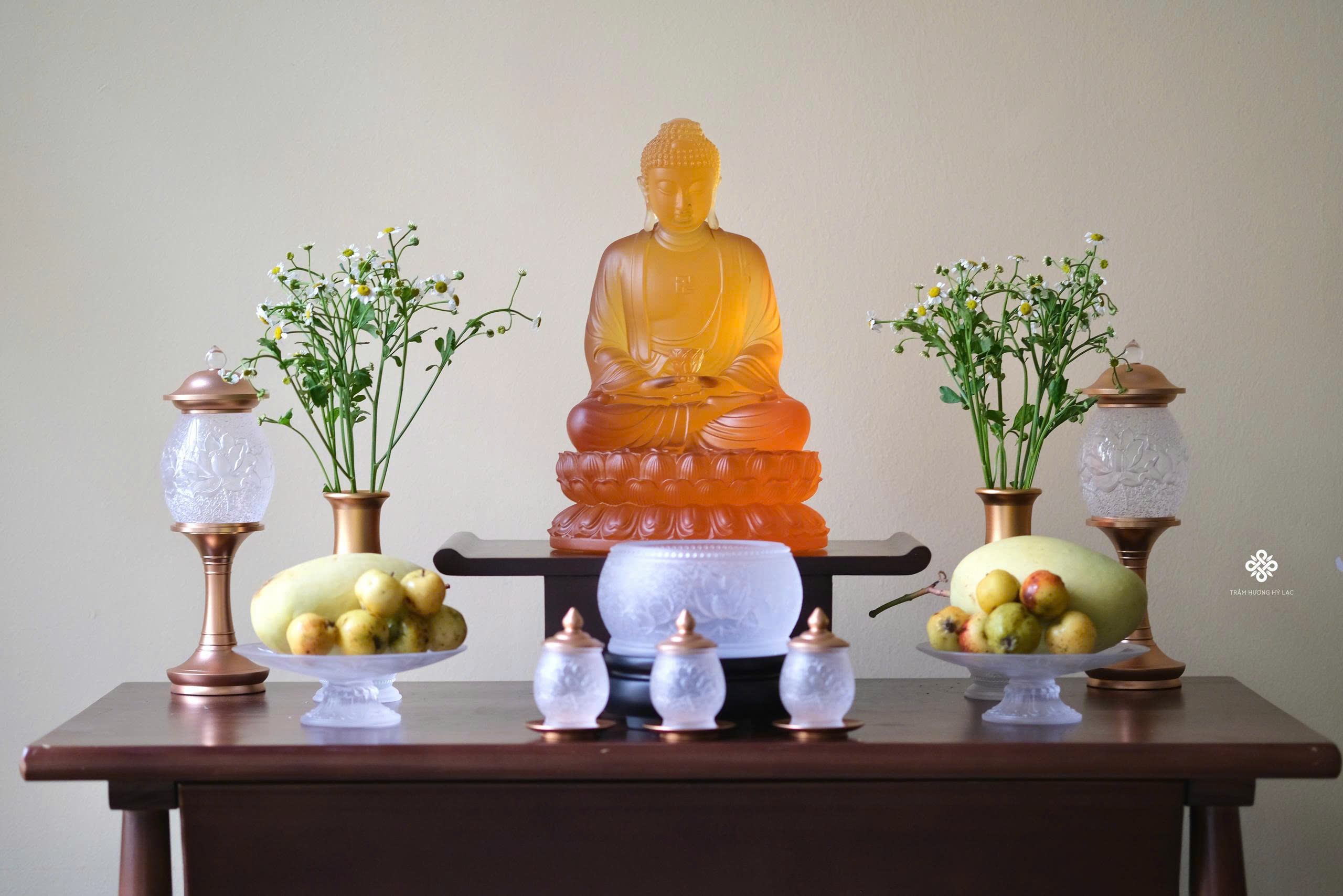 Ban thờ hoa sen lưu ly trắng