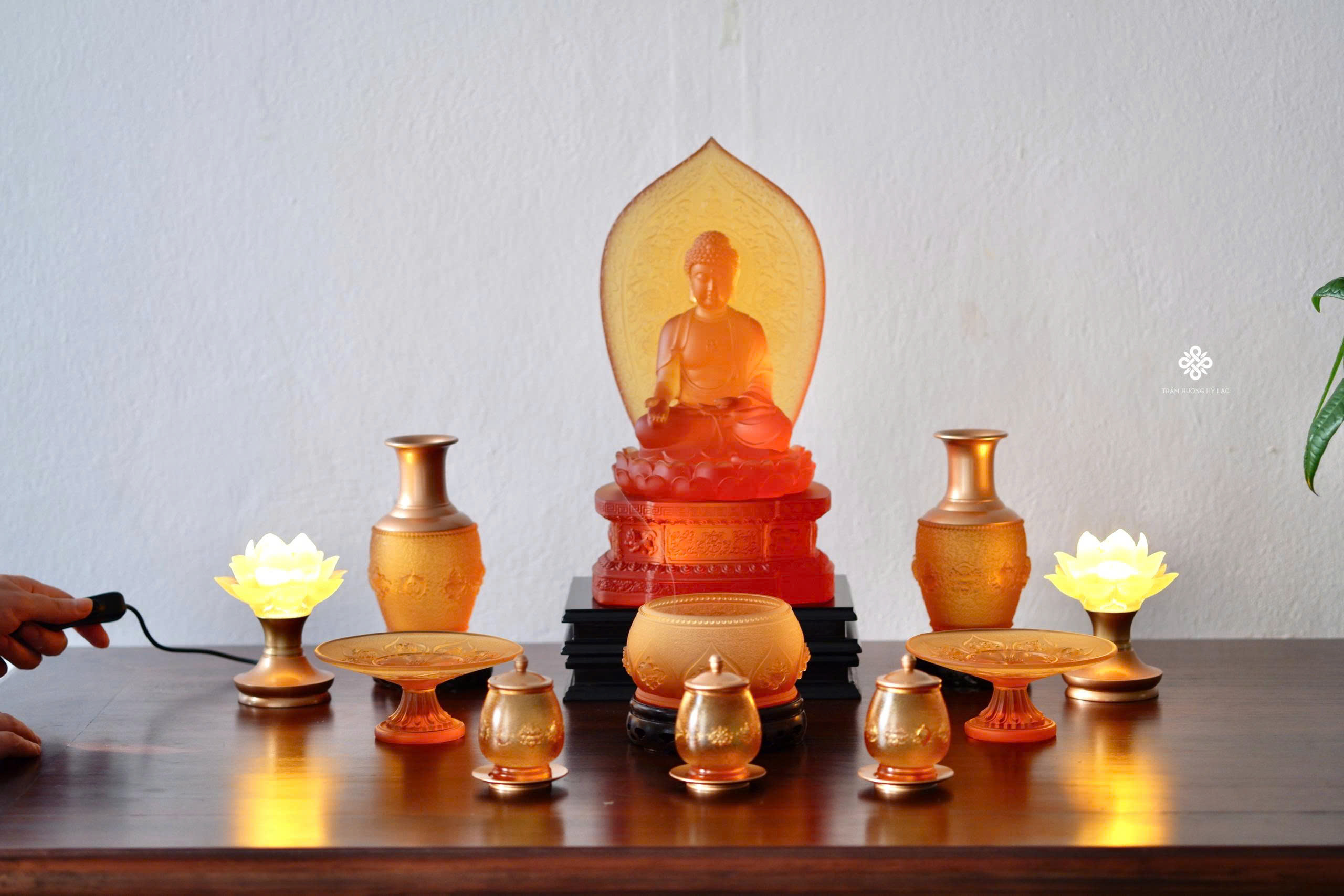 Ban thờ bát bảo cát tường lưu ly vàng