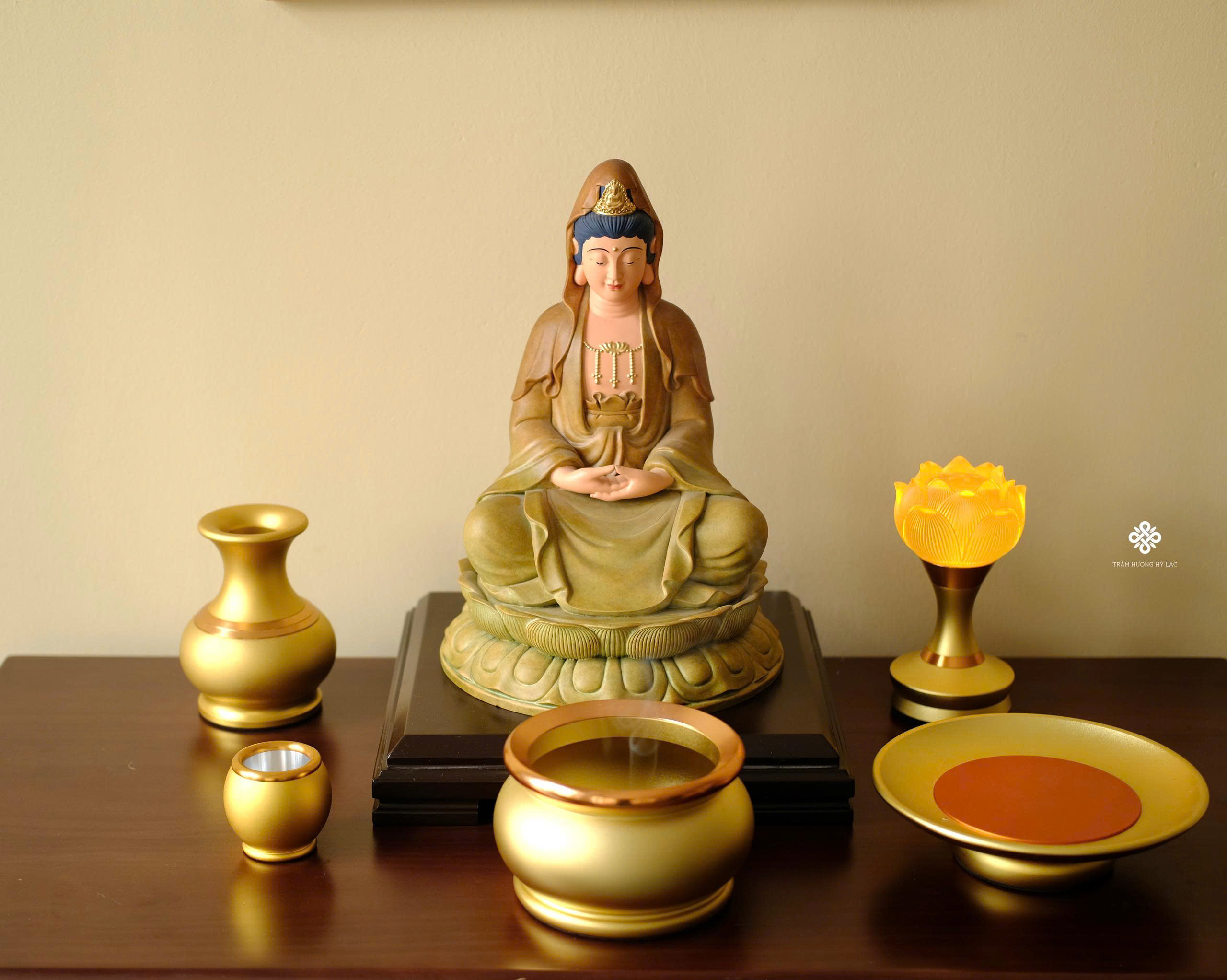 Ban thờ đồng vàng tinh giản