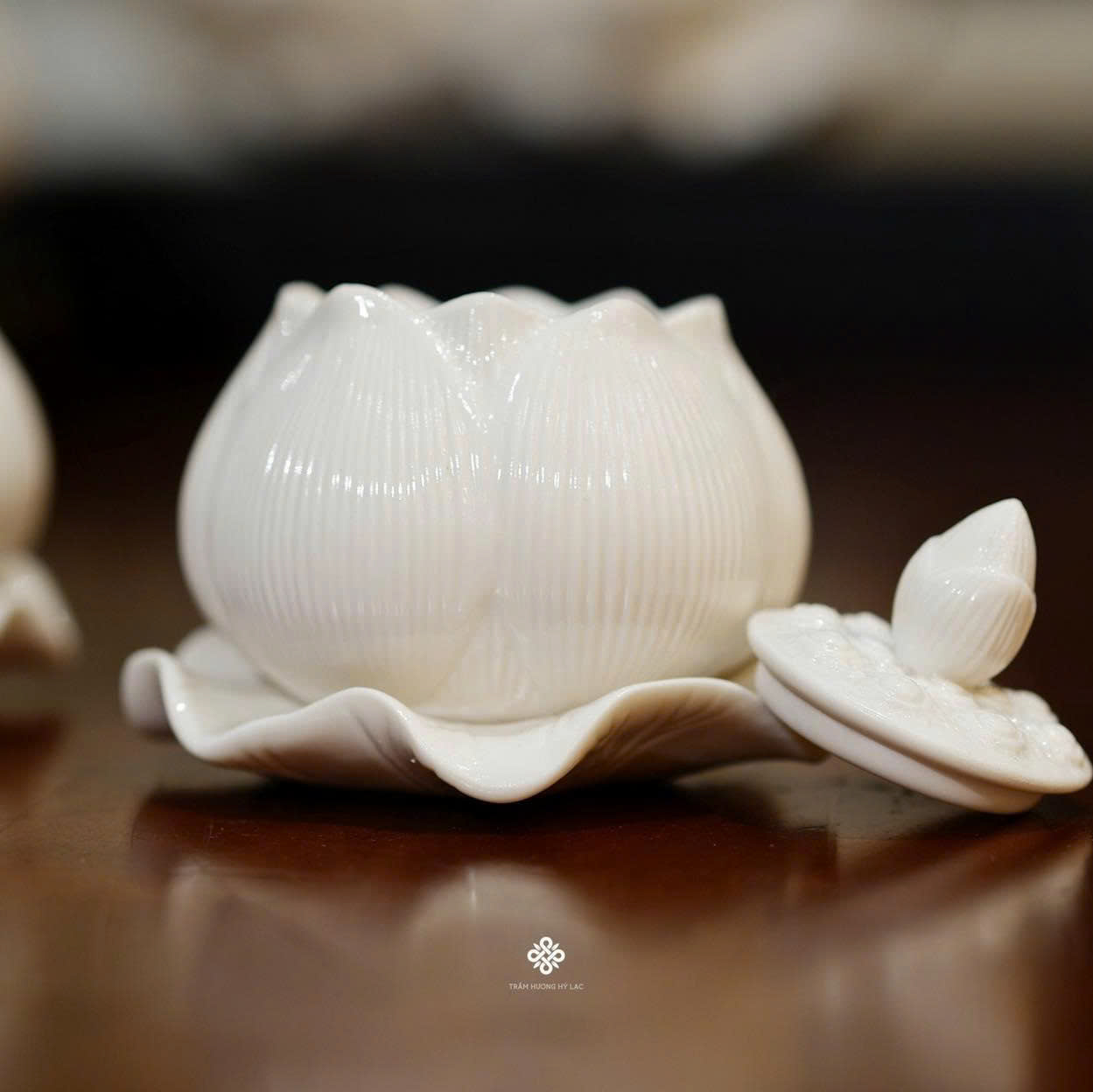 Ban thờ Quan Âm Bồ Tát liên hoa
