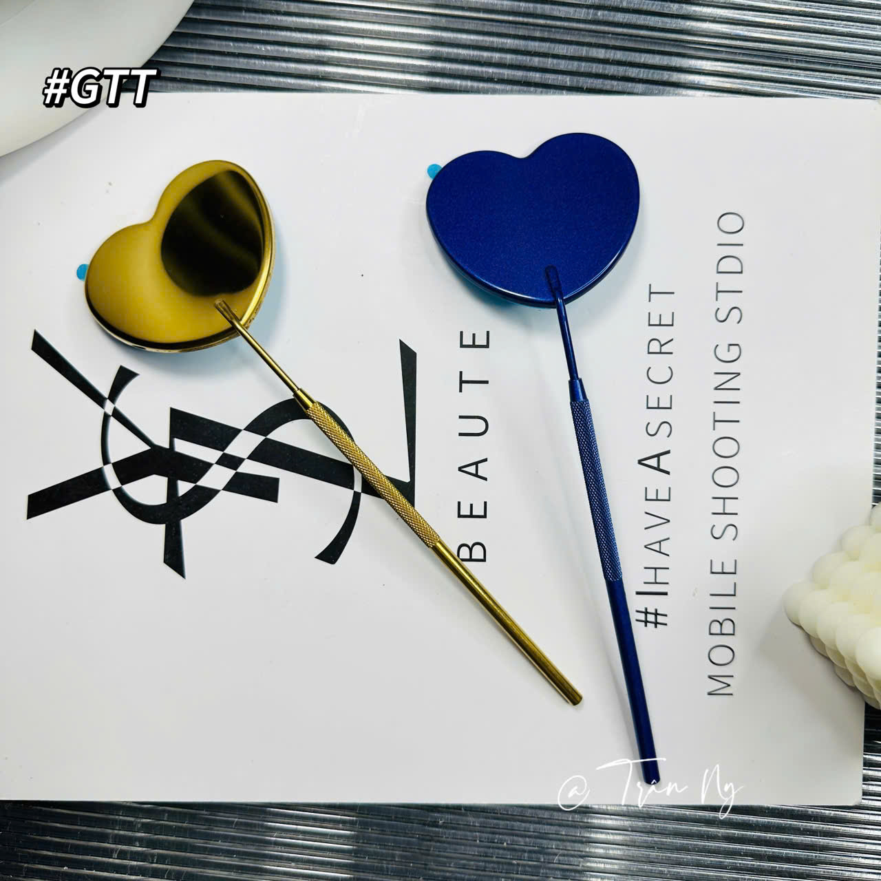 Gương nối mi trái tim