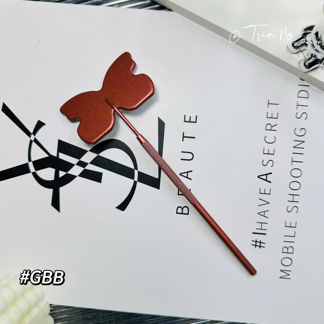 Gương nối mi bươm bướm