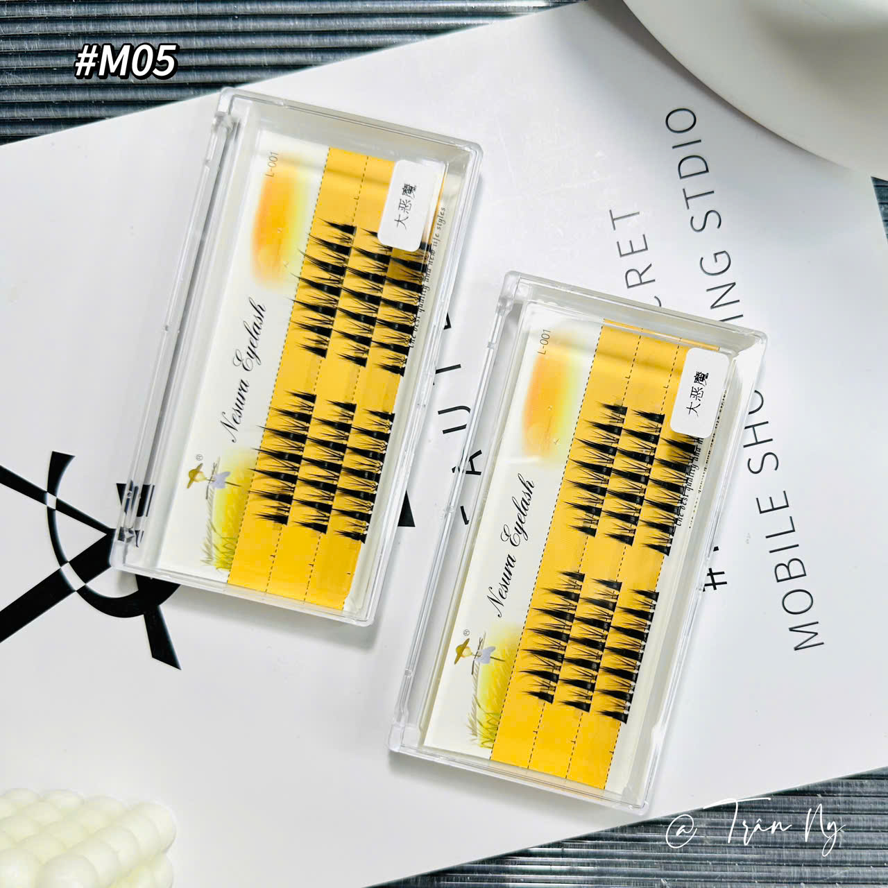 Mi chùm mắt ướt