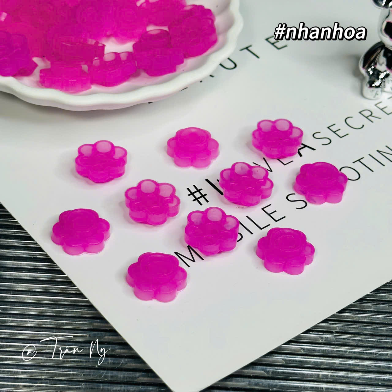 Nhẫn đựng keo hoa mai