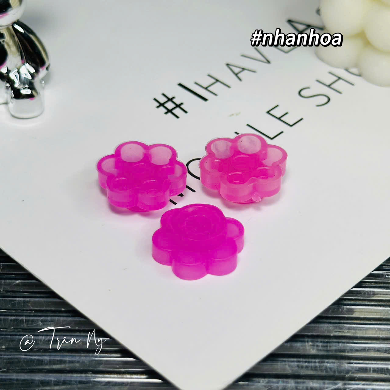 Nhẫn đựng keo hoa mai