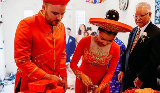 Ghé xem 10 mẫu áo dài cưới đỏ cách tân sang trọng 2023