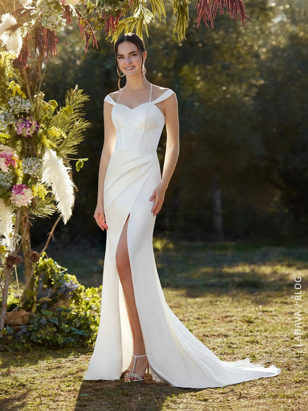 Top 30 mẫu váy cưới suông đẹp hot trend nhất 2024