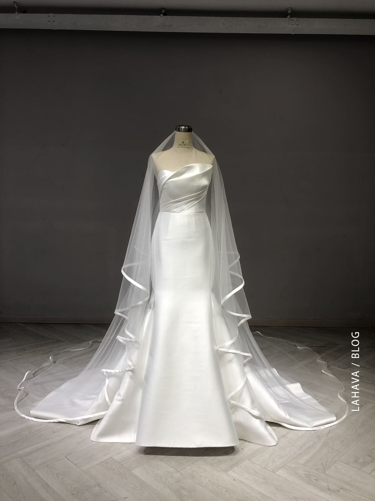 Custommade Minimalist wedding dress tailor shop LAHAVA