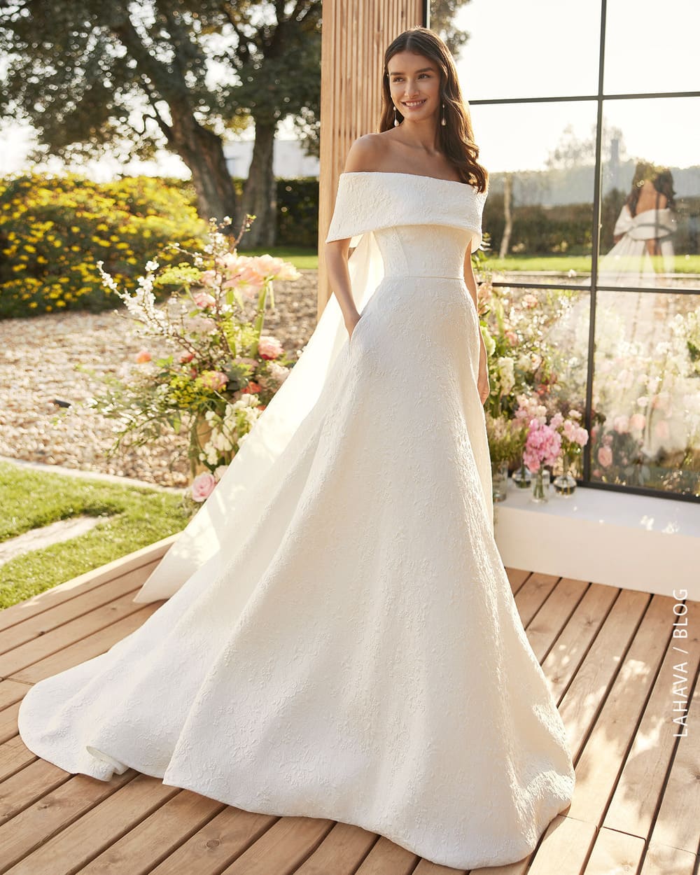 30+ mẫu váy cưới màu trắng đẹp cho cô dâu lộng lẫy nhất