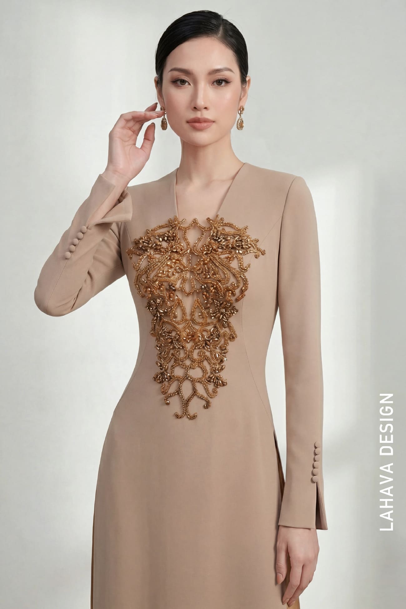 Áo Dài Cao Cấp Sắc Nude Phối Chi Tiết Đính Đá Hoàng Gia