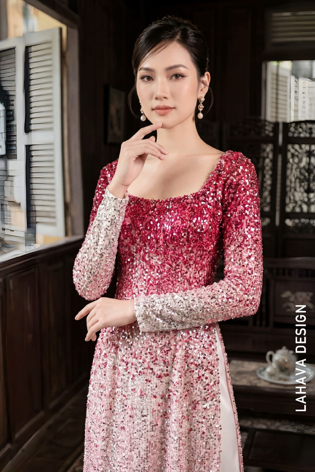 Áo Dài Kim Tuyến Chuyển Màu Cổ Vuông Hiện Đại