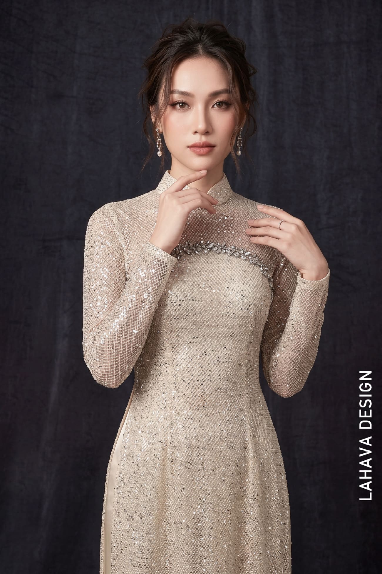 Áo Dài Vải Lưới Kim Sa Phối Đính Đá Sang Trọng