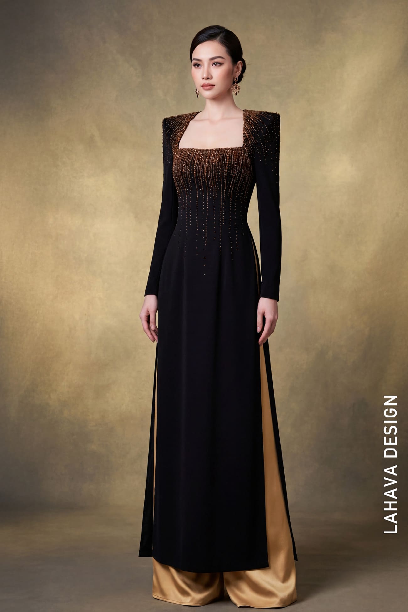 Áo Dài Đen Đính Kết Cao Cấp – Vẻ Đẹp Quyền Quý & Hiện Đại