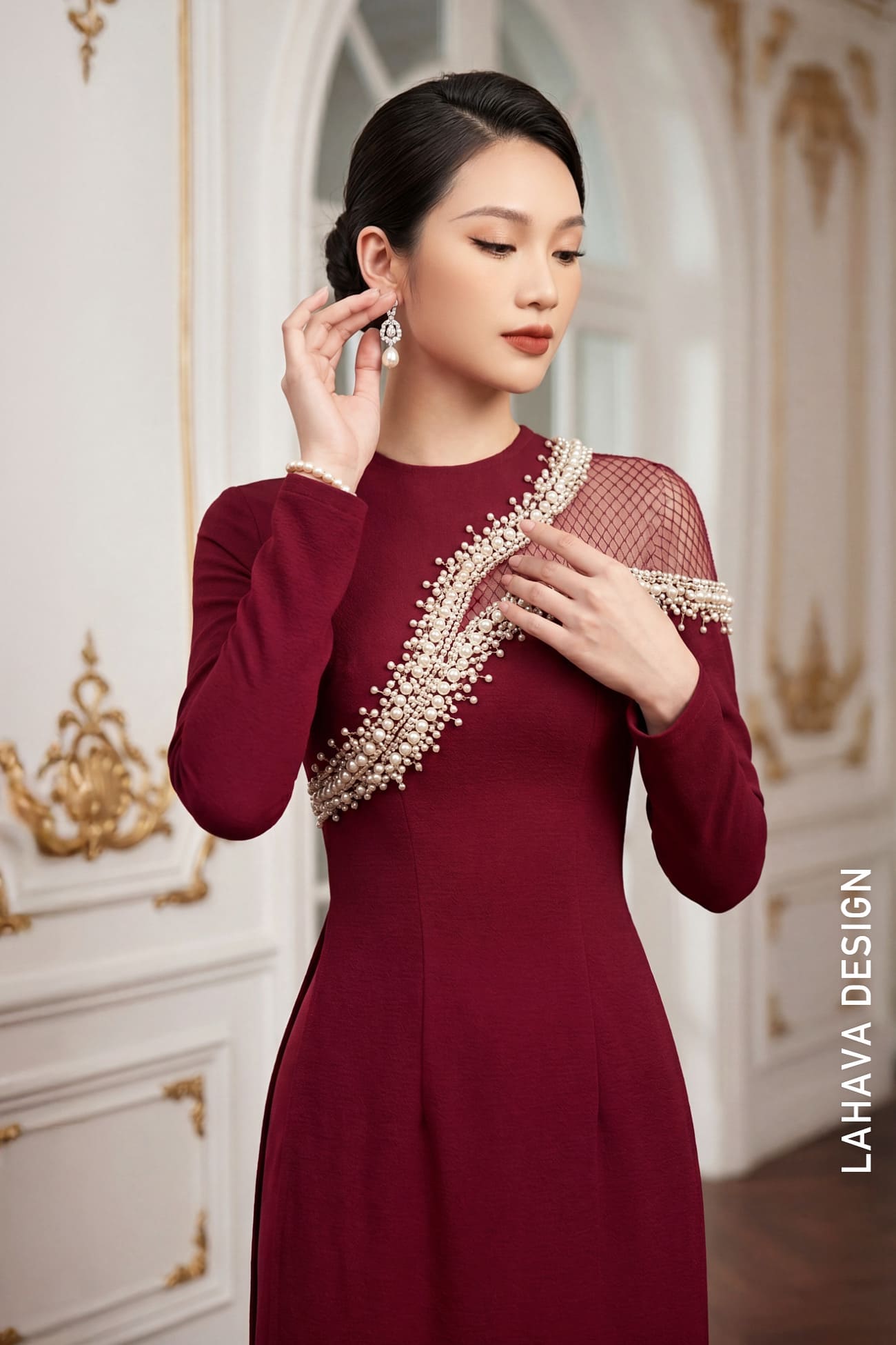 Áo dài Đỏ Mận Cách Tân Đính Ngọc Trai Bất Đối Xứng
