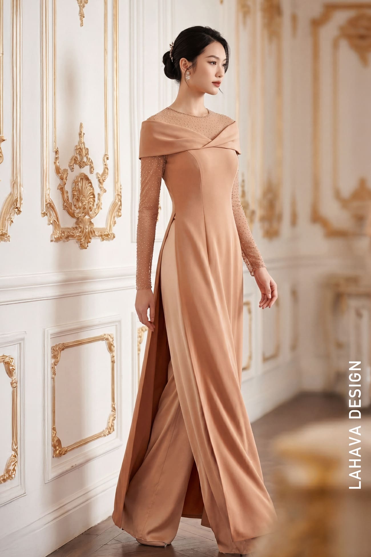 Áo Dài Cách Tân Màu Be Nude Kết Cườm Sang Trọng