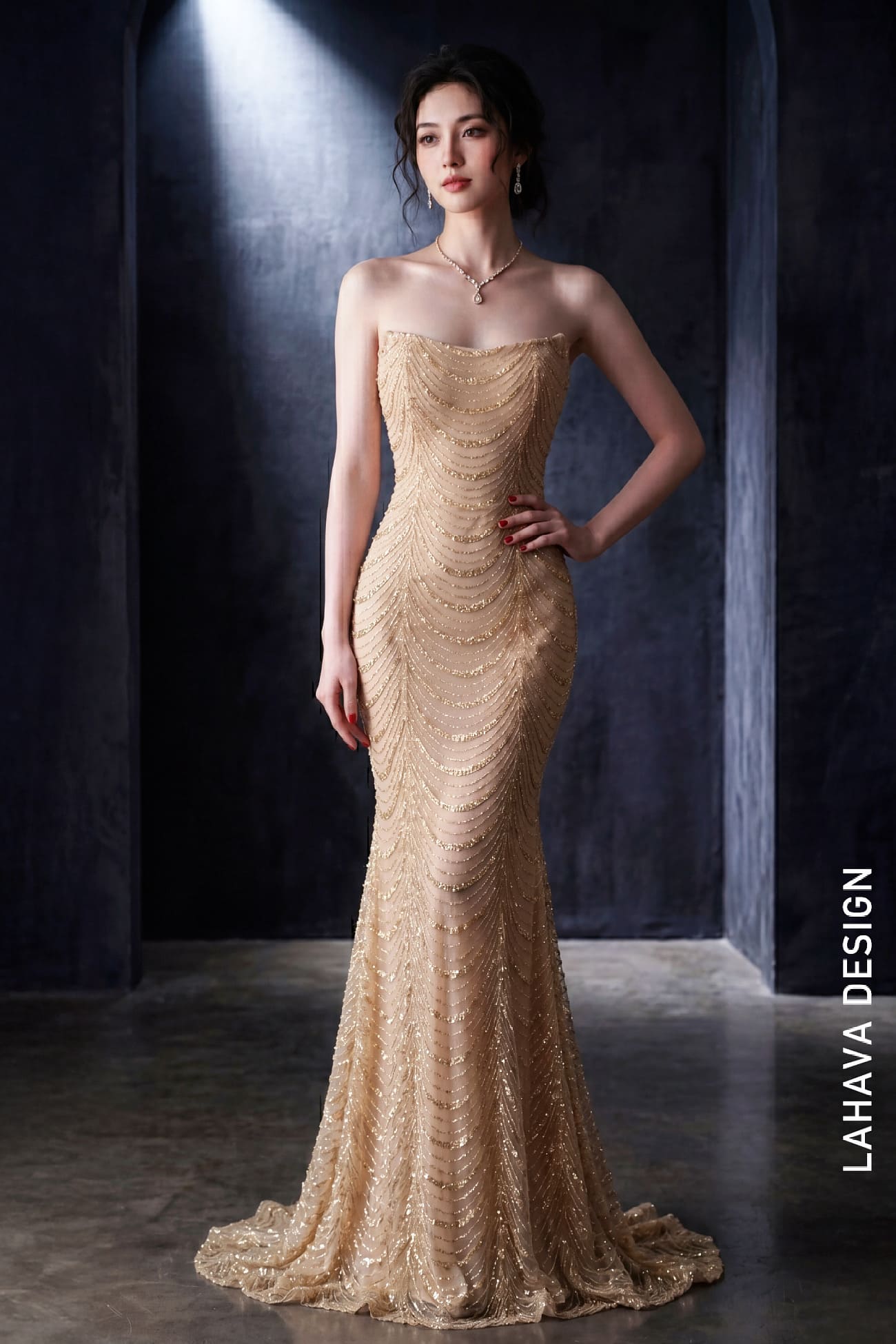 Đầm Dạ Hội Đuôi Cá Ánh Vàng Họa Tiết Sóng Sang Trọng