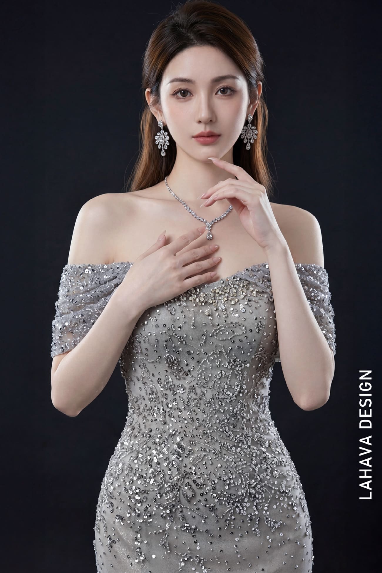 Đầm Dạ Hội Đuôi Cá Trễ Vai Ánh Bạc Lộng Lẫy