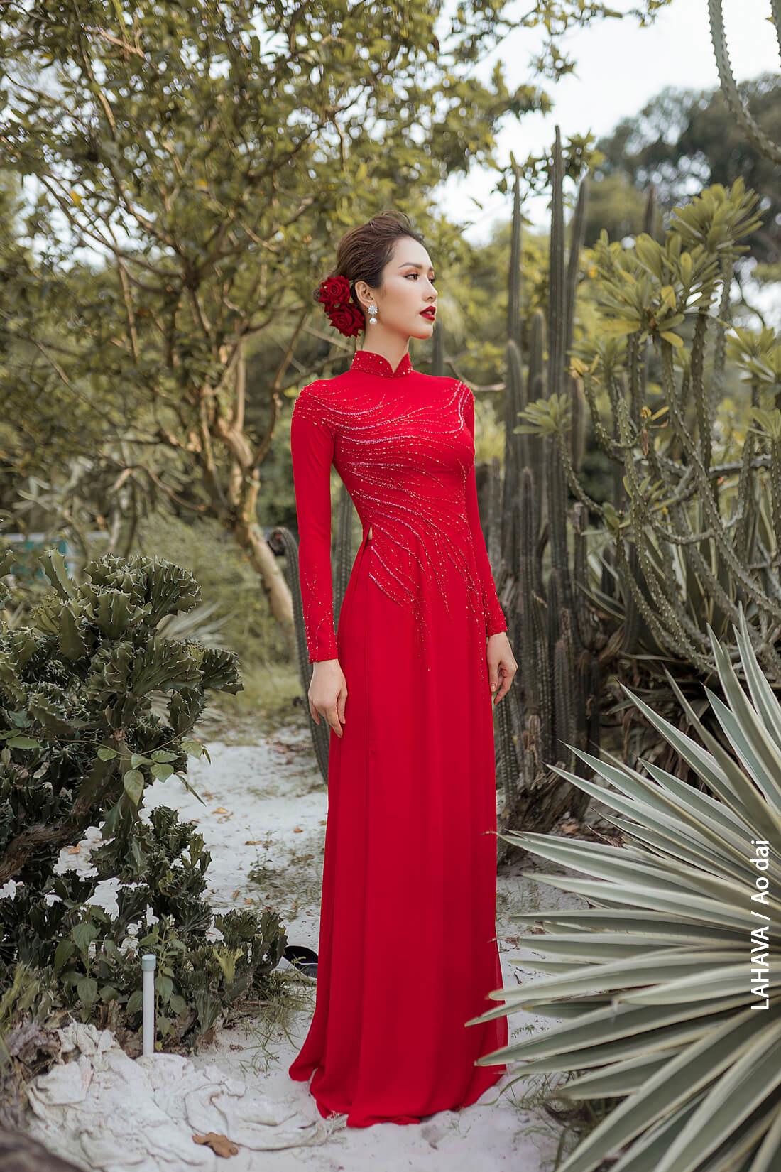 11 Mẫu Váy Cưới Màu Đỏ Chất Như Tơ Lụa Cho Cô Dâu Mùa Cưới 2023