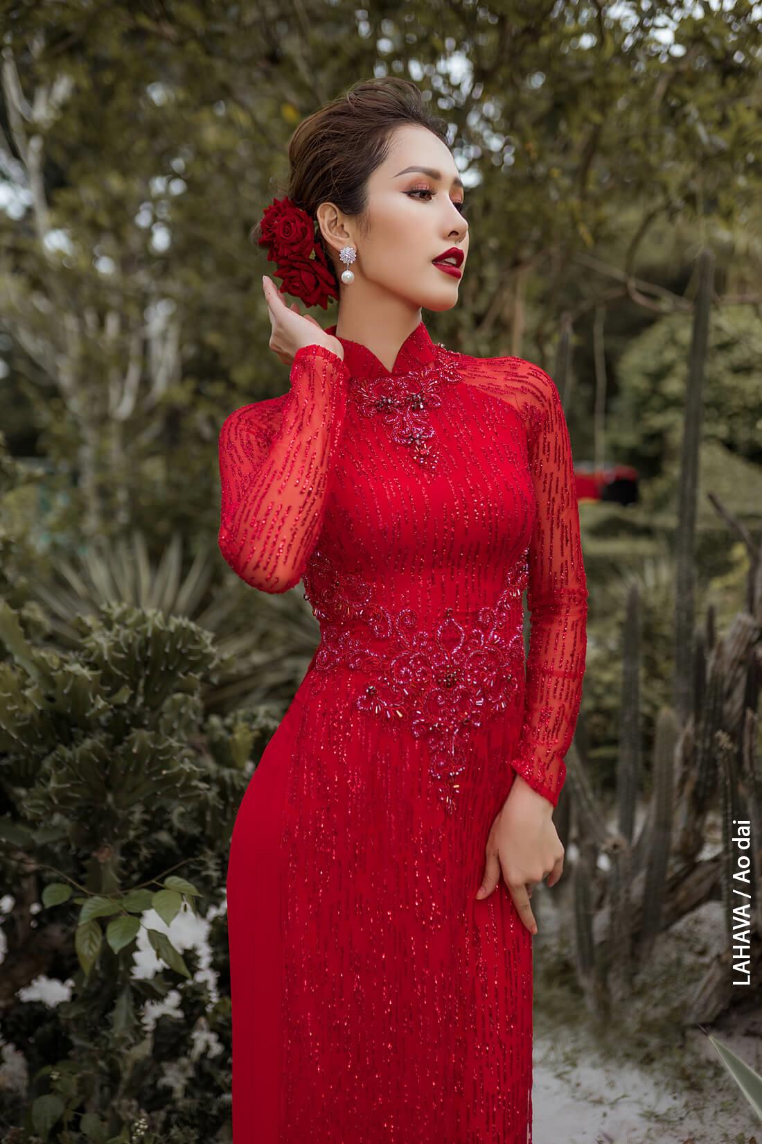 Áo dài ren đính kết hạt nổi bật | LAHAVA