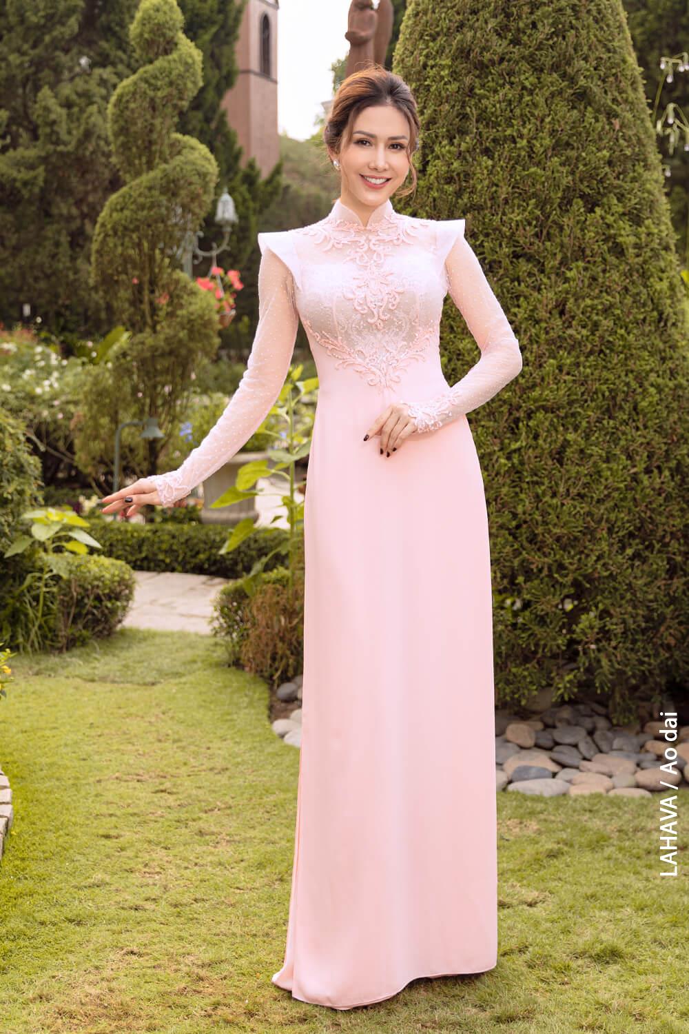 Trúc Diễm ngọt ngào với váy cưới hồng đào - Váy cưới cô dâu -  HappyWedding.vn