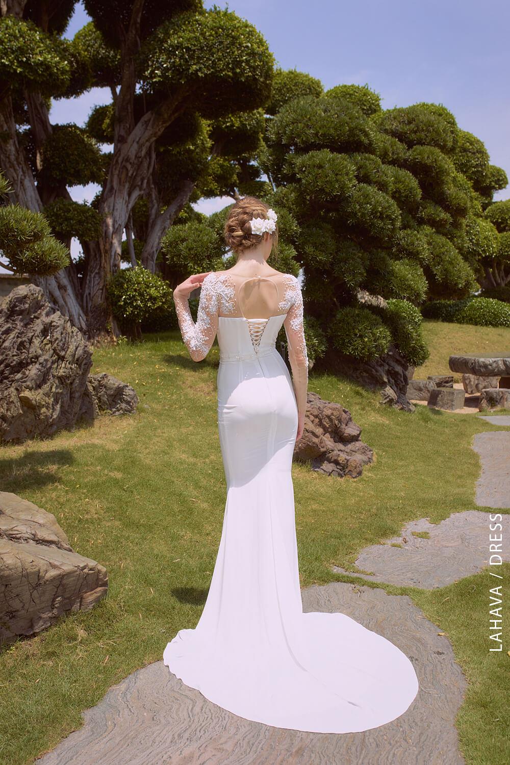 Cô dâu kiều diễm với váy cưới đuôi cá - Váy cưới cô dâu - HappyWedding.vn