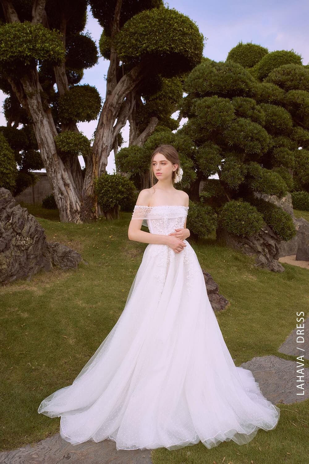 Toàn cảnh hot girl Xoài Non nhận váy cưới của tại Linh Nga Bridal - VÁY CƯỚI  CAO CẤP LINH NGA BRIDAL