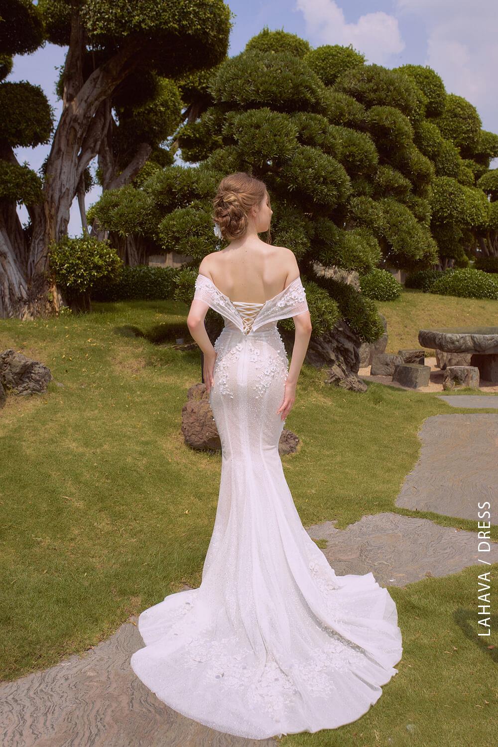 12 mẫu váy cưới đơn giản nhưng sang trọng cho cô dâu năm 2018