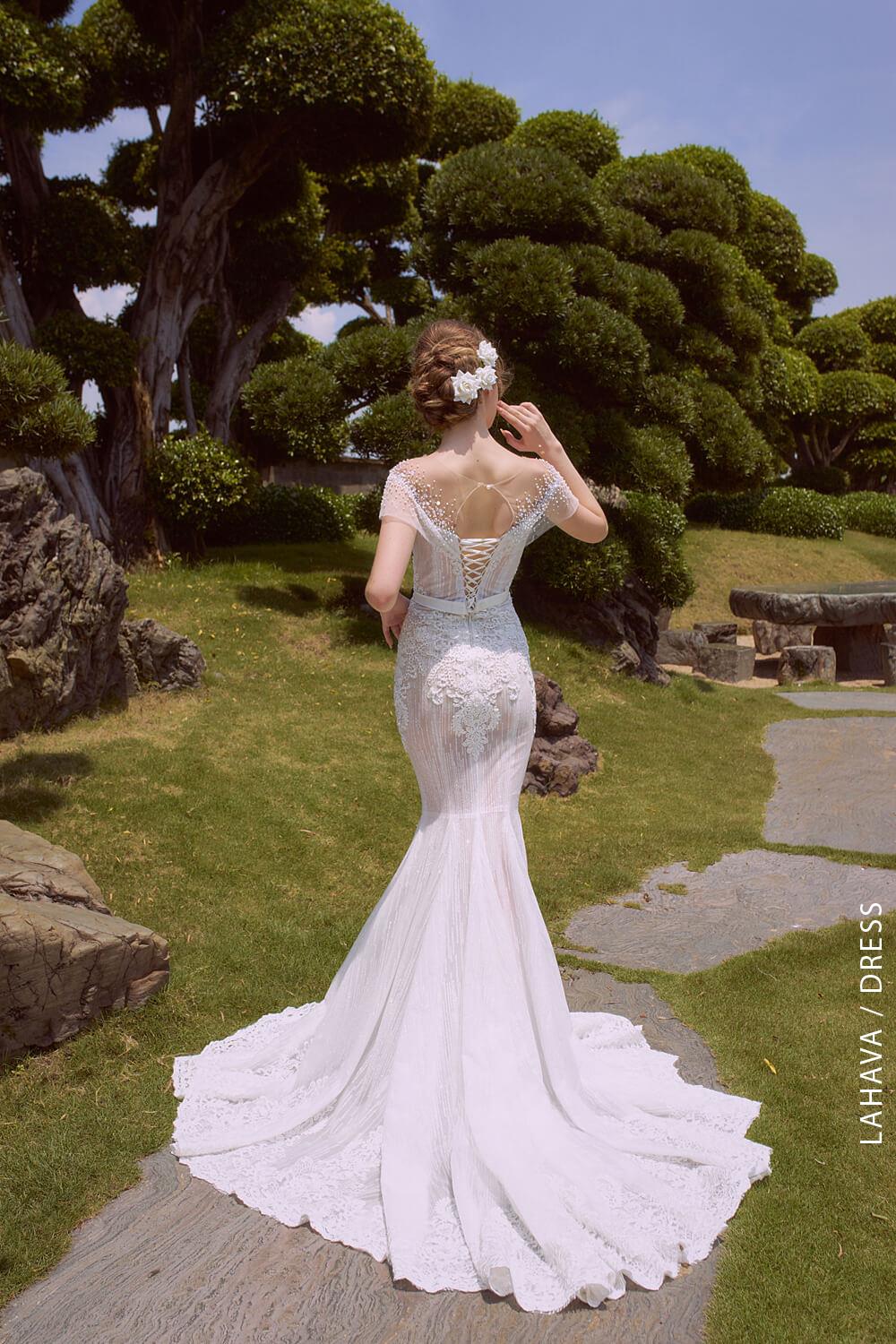 Cách chọn váy cưới để cô dâu nấm lùn ăn gian chiều cao cân nặng