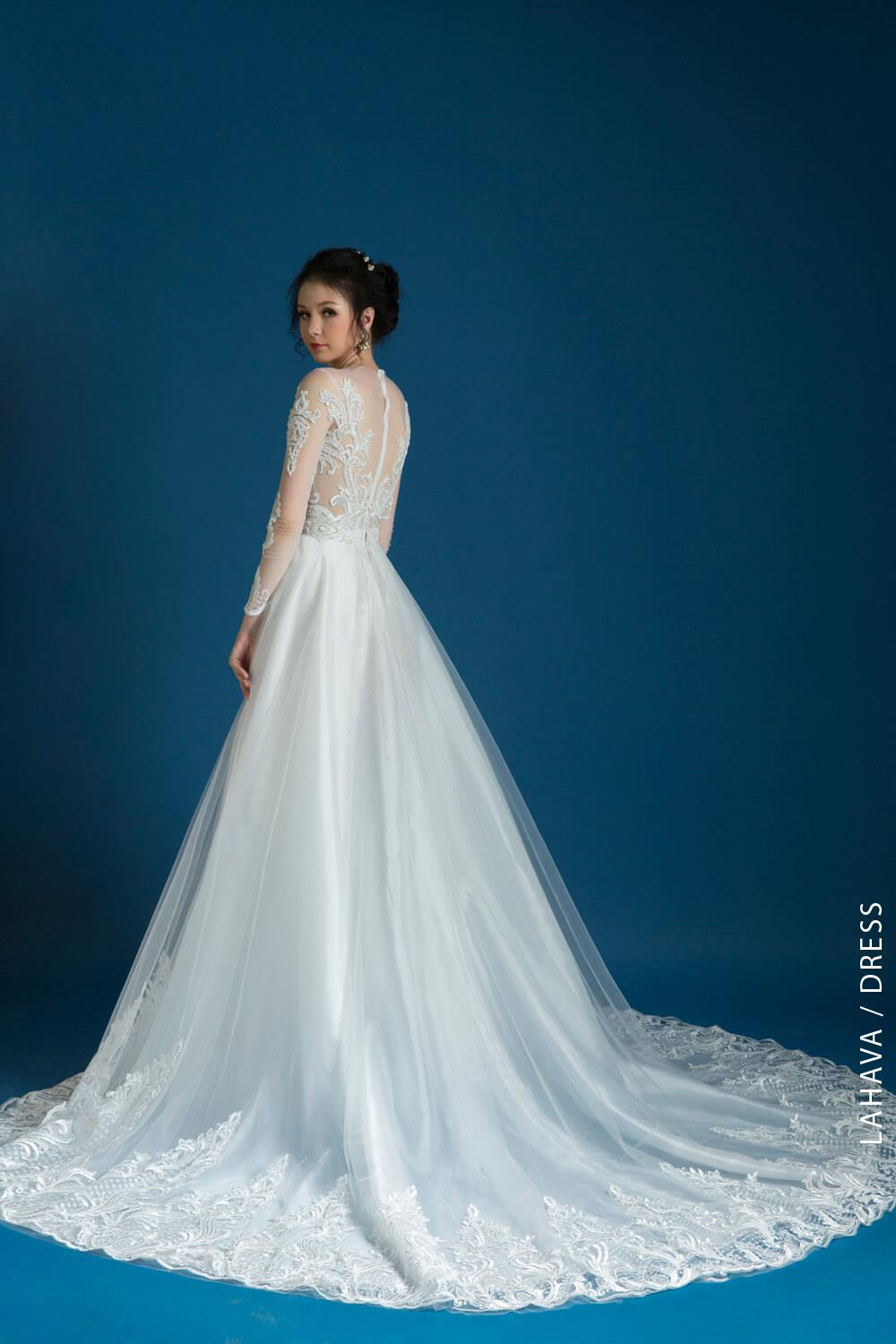 Những mẫu áo cưới đuôi dài đẹp nhất mùa cưới 2020
