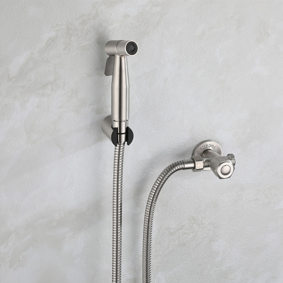 Bộ xịt vệ sinh cao cấp - Tích hợp van khóa, áp lực nước mạnh