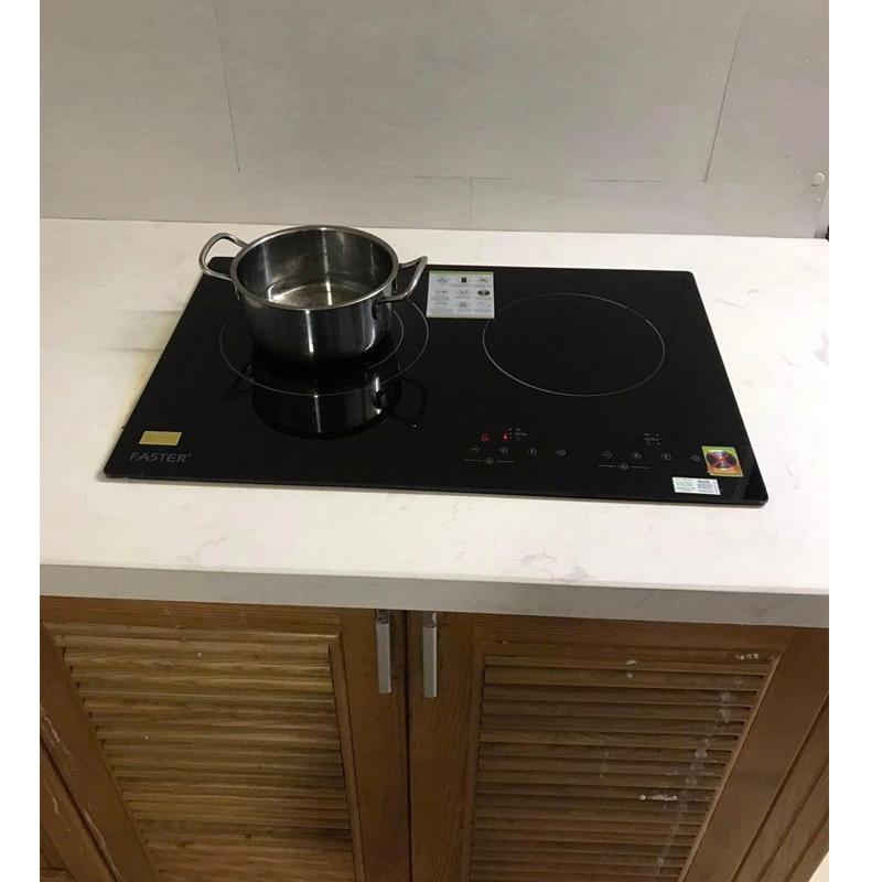 Khi nước hoặc thực phẩm tràn ra vùng điều khiển, bếp sẽ tự động ngắt để đảm bảo an toàn và giữ bếp sạch sẽ.