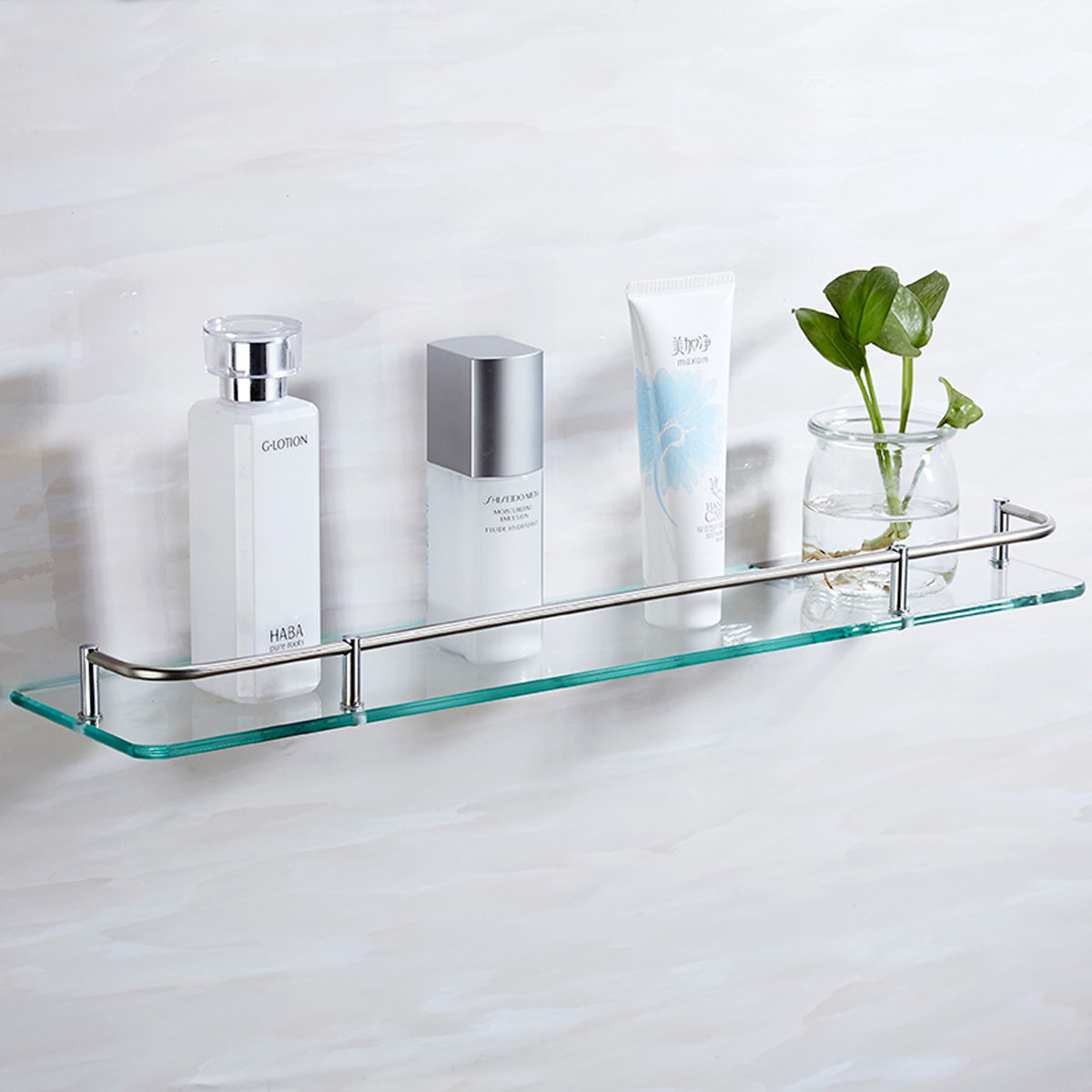 Kệ kính phòng tắm giúp sắp xếp đồ dùng gọn gàng, thiết kế chắc chắn, dễ lắp đặt, phù hợp phòng tắm hiện đại