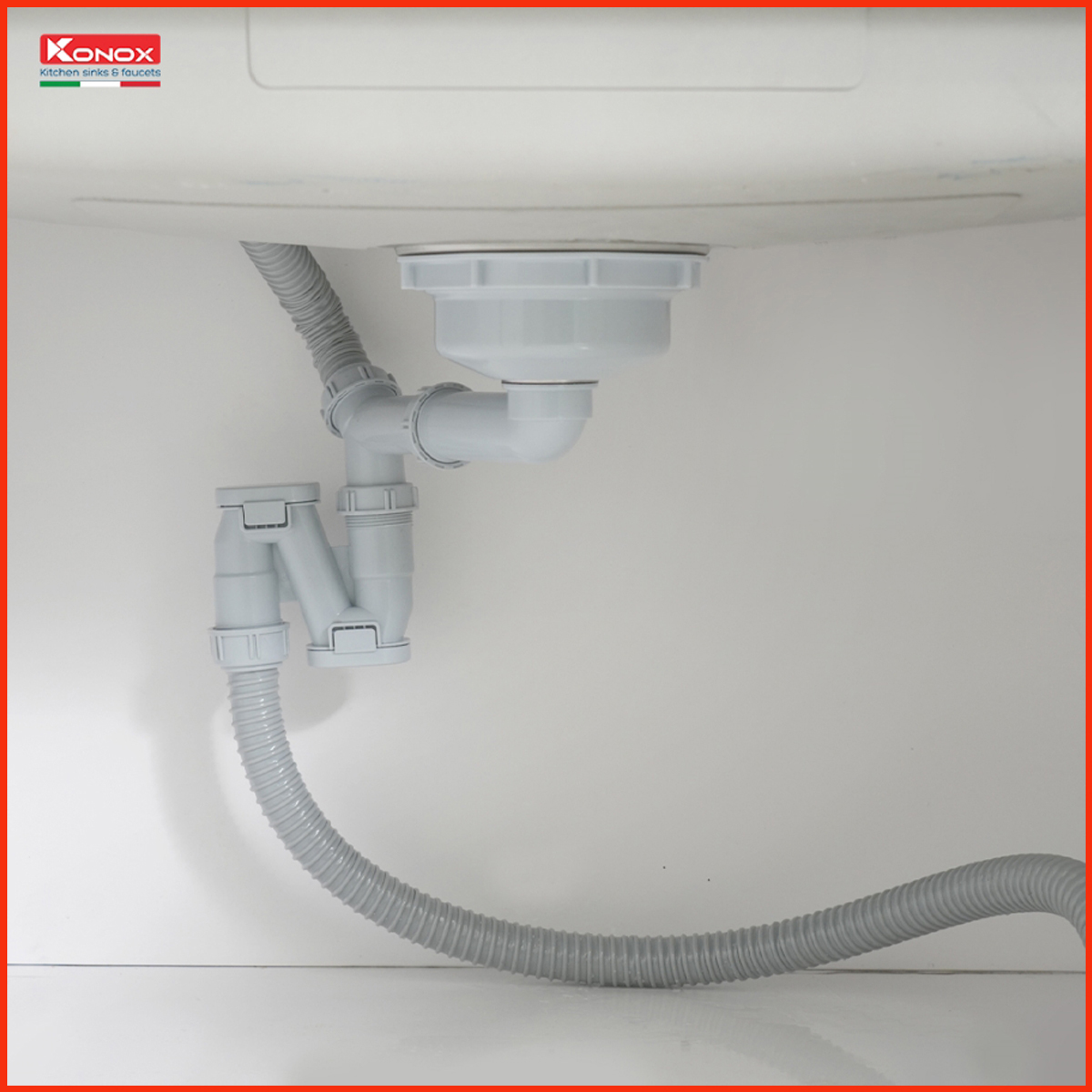 Cận cảnh hệ thống siphon chống mùi hôi, thoát nước nhanh trên chậu rửa Konox TARI 9051SR
