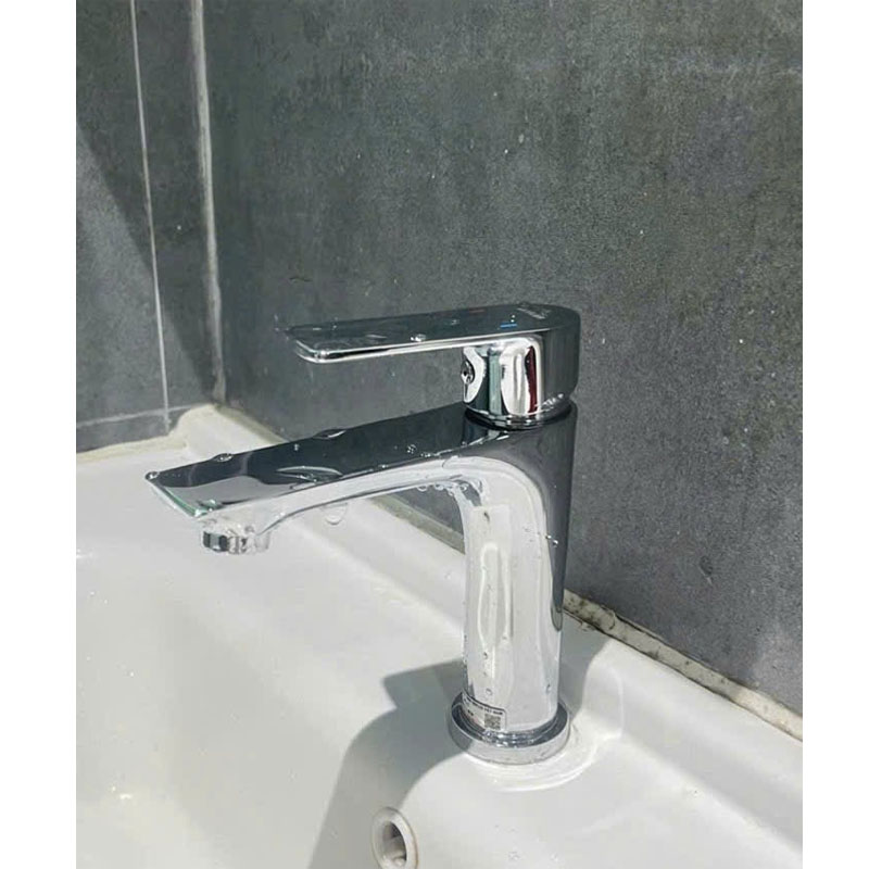 Vòi chậu lavabo chất liệu đồng mạ Chrome tích hợp lưới tạo bọt chống bắn nước