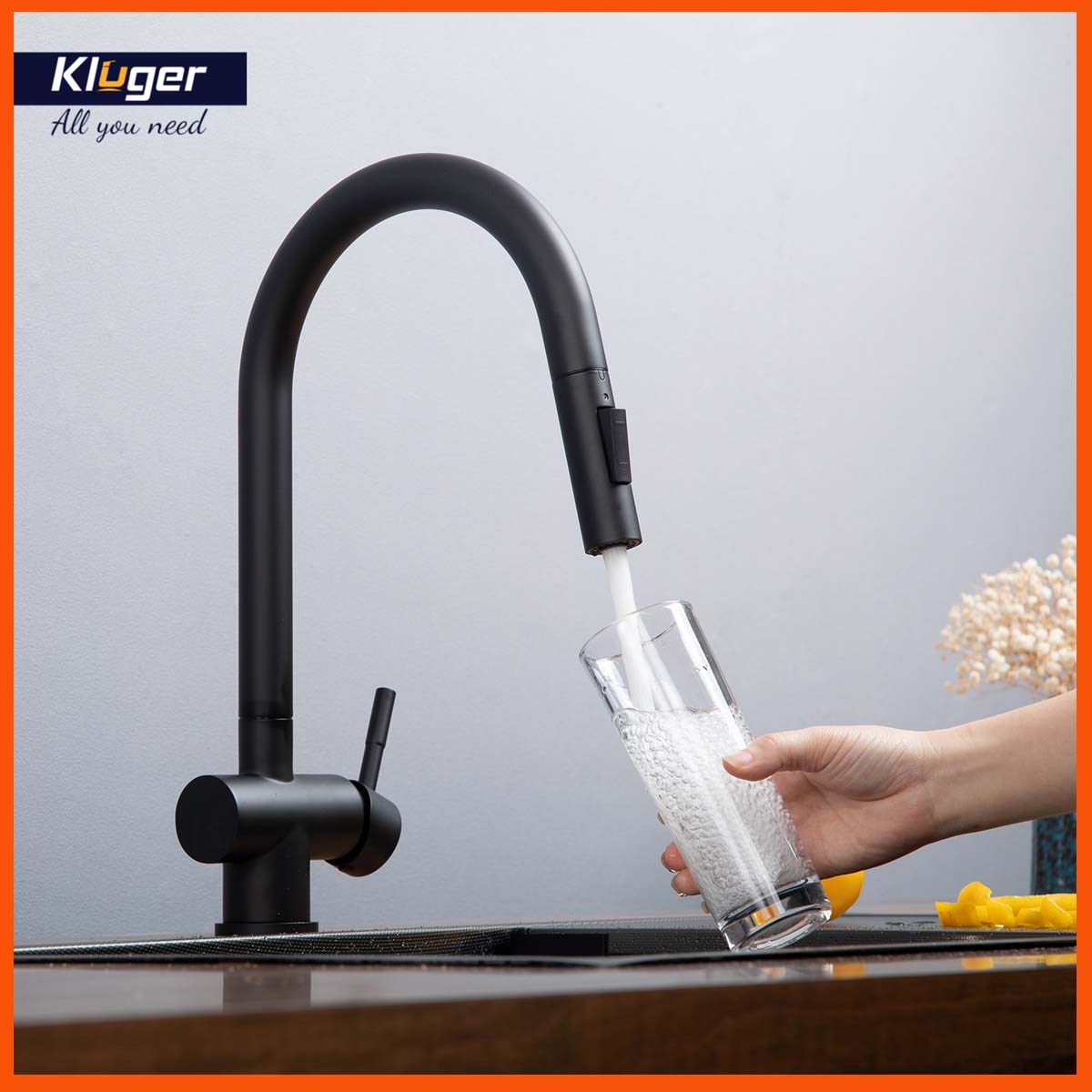 Vòi rửa bát Kluger KLF0008B dây rút màu đen, xoay 360 độ, thiết kế hiện đại