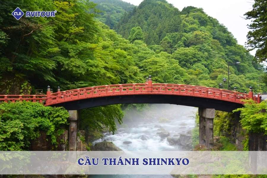 Cầu Thánh Shinkyo: Biểu tượng đỏ rực giữa núi rừng Nikko Nhật Bản