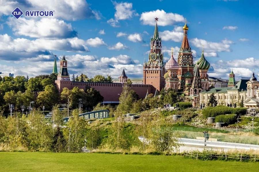 Khu vườn Alexandrovsky - Điểm dừng chân xanh mát giữa lòng Moscow