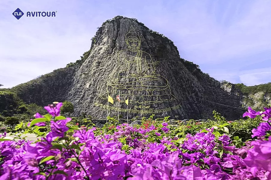 Check in Núi Phật Vàng - Thắng cảnh ấn tượng và linh thiêng tại Thái Lan