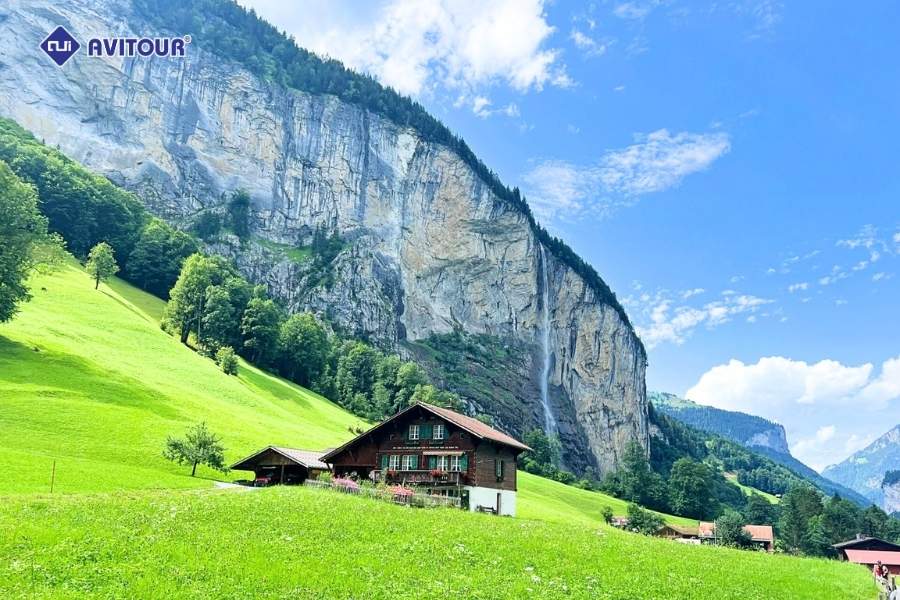 Choáng ngợp trước vẻ đẹp thung lũng tại làng cổ Lauterbrunnen Thụy Sĩ