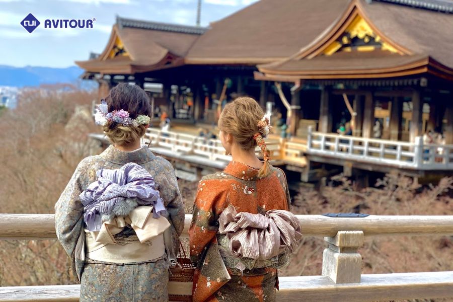 Chùa Kiyomizu-dera mùa thu: Đắm chìm giữa biển lá đỏ Kyoto