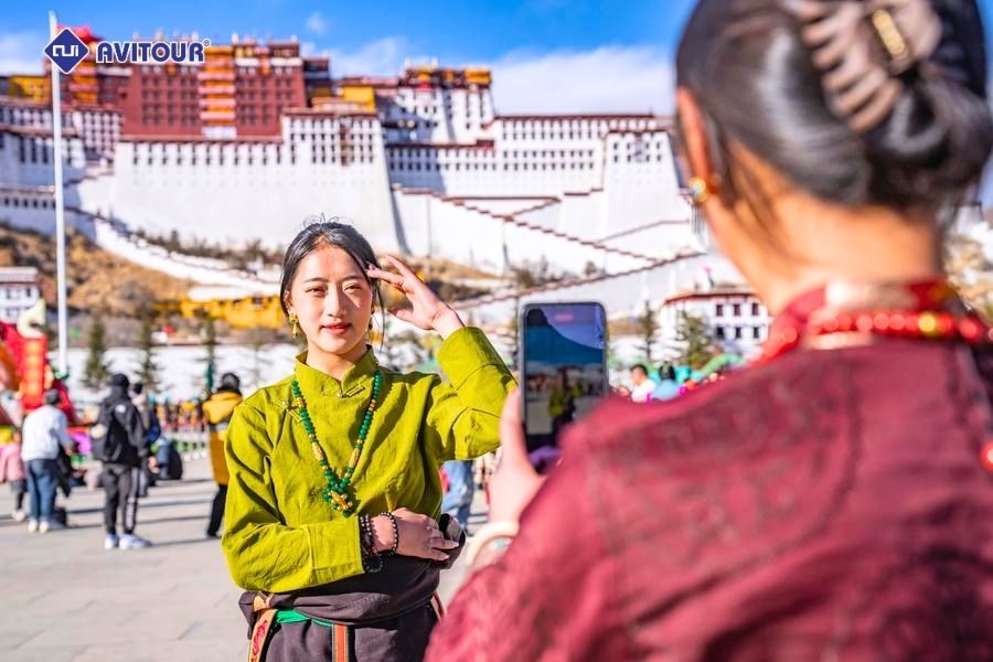 Cung điện Potala: Biểu tượng hùng vĩ của Tây Tạng giữa "nóc nhà thế giới"
