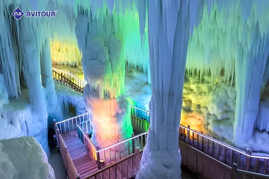 Động Băng Vạn Niên: Kỳ quan băng giá hơn 3 triệu năm tuổi ở Sơn Tây
